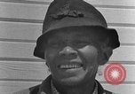 Standbild Afroamerikanische Frauen im ländlichen Süden 1940 Calhoun Alabama USA, 1940, aus Sekunde 28 historischem Filmmaterial Videoclip 65675050032