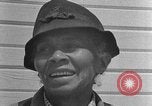 Standbild Afroamerikanische Frauen im ländlichen Süden 1940 Calhoun Alabama USA, 1940, aus Sekunde 31 historischem Filmmaterial Videoclip 65675050032