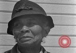 Standbild Afroamerikanische Frauen im ländlichen Süden 1940 Calhoun Alabama USA, 1940, aus Sekunde 33 historischem Filmmaterial Videoclip 65675050032