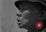 Standbild Afroamerikanische Frauen im ländlichen Süden 1940 Calhoun Alabama USA, 1940, aus Sekunde 40 historischem Filmmaterial Videoclip 65675050032