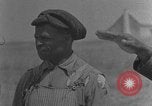 Standbild Afroamerikanische Männer im ländlichen Süden der USA Calhoun Alabama USA, 1940, aus Sekunde 13 historischem Filmmaterial Videoclip 65675050033