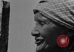 Standbild Afroamerikanische Mädchen im ländlichen Süden Calhoun Alabama USA, 1940, aus Sekunde 16 historischem Filmmaterial Videoclip 65675050034