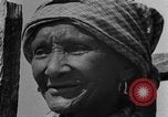 Standbild Afroamerikanische Mädchen im ländlichen Süden Calhoun Alabama USA, 1940, aus Sekunde 24 historischem Filmmaterial Videoclip 65675050034