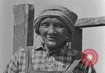 Standbild Afroamerikanische Mädchen im ländlichen Süden Calhoun Alabama USA, 1940, aus Sekunde 25 historischem Filmmaterial Videoclip 65675050034