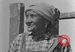 Standbild Afroamerikanische Mädchen im ländlichen Süden Calhoun Alabama USA, 1940, aus Sekunde 29 historischem Filmmaterial Videoclip 65675050034