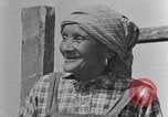 Standbild Afroamerikanische Mädchen im ländlichen Süden Calhoun Alabama USA, 1940, aus Sekunde 30 historischem Filmmaterial Videoclip 65675050034