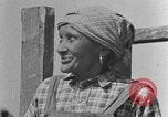 Standbild Afroamerikanische Mädchen im ländlichen Süden Calhoun Alabama USA, 1940, aus Sekunde 31 historischem Filmmaterial Videoclip 65675050034