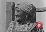 Standbild Afroamerikanische Mädchen im ländlichen Süden Calhoun Alabama USA, 1940, aus Sekunde 32 historischem Filmmaterial Videoclip 65675050034