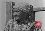 Standbild Afroamerikanische Mädchen im ländlichen Süden Calhoun Alabama USA, 1940, aus Sekunde 34 historischem Filmmaterial Videoclip 65675050034