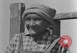 Standbild Afroamerikanische Mädchen im ländlichen Süden Calhoun Alabama USA, 1940, aus Sekunde 35 historischem Filmmaterial Videoclip 65675050034
