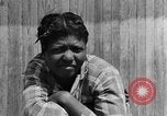 Standbild Afroamerikanische Mädchen im ländlichen Süden Calhoun Alabama USA, 1940, aus Sekunde 37 historischem Filmmaterial Videoclip 65675050034