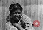 Standbild Afroamerikanische Mädchen im ländlichen Süden Calhoun Alabama USA, 1940, aus Sekunde 44 historischem Filmmaterial Videoclip 65675050034