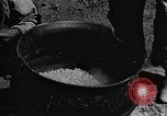 Standbild Afroamerikanische Mädchen im ländlichen Süden Calhoun Alabama USA, 1940, aus Sekunde 46 historischem Filmmaterial Videoclip 65675050034