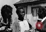 Standbild Afroamerikanische Mädchen im ländlichen Süden Calhoun Alabama USA, 1940, aus Sekunde 54 historischem Filmmaterial Videoclip 65675050034