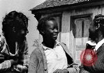 Standbild Afroamerikanische Mädchen im ländlichen Süden Calhoun Alabama USA, 1940, aus Sekunde 55 historischem Filmmaterial Videoclip 65675050034