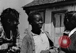 Standbild Afroamerikanische Mädchen im ländlichen Süden Calhoun Alabama USA, 1940, aus Sekunde 58 historischem Filmmaterial Videoclip 65675050034