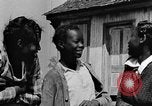 Standbild Afroamerikanische Mädchen im ländlichen Süden Calhoun Alabama USA, 1940, aus Sekunde 61 historischem Filmmaterial Videoclip 65675050034