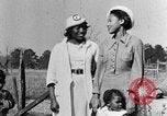 Standbild Afroamerikanische Frauen mit Kindern Calhoun Alabama USA, 1940, aus Sekunde 3 historischem Filmmaterial Videoclip 65675050036