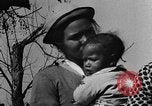 Standbild Afroamerikanische Frauen mit Kindern Calhoun Alabama USA, 1940, aus Sekunde 19 historischem Filmmaterial Videoclip 65675050036