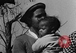Standbild Afroamerikanische Frauen mit Kindern Calhoun Alabama USA, 1940, aus Sekunde 20 historischem Filmmaterial Videoclip 65675050036