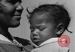 Standbild Afroamerikanische Frauen mit Kindern Calhoun Alabama USA, 1940, aus Sekunde 26 historischem Filmmaterial Videoclip 65675050036