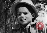 Standbild Afroamerikanischer Junge im ländlichen Süden der USA Calhoun Alabama USA, 1940, aus Sekunde 5 historischem Filmmaterial Videoclip 65675050037