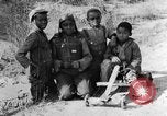 Immagine di Ragazzi afro-americani che giocano nel sud degli Stati Uniti rurali Calhoun Alabama USA, 1940, secondo 7 filmato di repertorio 65675050038