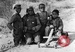 Immagine di Ragazzi afro-americani che giocano nel sud degli Stati Uniti rurali Calhoun Alabama USA, 1940, secondo 8 filmato di repertorio 65675050038