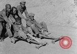 Immagine di Ragazzi afro-americani che giocano nel sud degli Stati Uniti rurali Calhoun Alabama USA, 1940, secondo 16 filmato di repertorio 65675050038