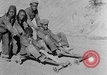 Immagine di Ragazzi afro-americani che giocano nel sud degli Stati Uniti rurali Calhoun Alabama USA, 1940, secondo 17 filmato di repertorio 65675050038