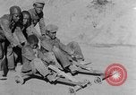 Immagine di Ragazzi afro-americani che giocano nel sud degli Stati Uniti rurali Calhoun Alabama USA, 1940, secondo 18 filmato di repertorio 65675050038