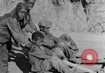Immagine di Ragazzi afro-americani che giocano nel sud degli Stati Uniti rurali Calhoun Alabama USA, 1940, secondo 24 filmato di repertorio 65675050038