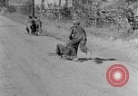 Immagine di Ragazzi afro-americani che giocano nel sud degli Stati Uniti rurali Calhoun Alabama USA, 1940, secondo 29 filmato di repertorio 65675050038