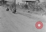 Immagine di Ragazzi afro-americani che giocano nel sud degli Stati Uniti rurali Calhoun Alabama USA, 1940, secondo 32 filmato di repertorio 65675050038
