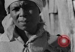 Standbild Afroamerikanische Frau im ländlichen Alabama Calhoun Alabama USA, 1940, aus Sekunde 5 historischem Filmmaterial Videoclip 65675050040