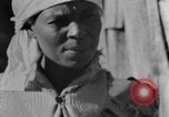 Standbild Afroamerikanische Frau im ländlichen Alabama Calhoun Alabama USA, 1940, aus Sekunde 7 historischem Filmmaterial Videoclip 65675050040