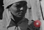 Standbild Afroamerikanische Frau im ländlichen Alabama Calhoun Alabama USA, 1940, aus Sekunde 10 historischem Filmmaterial Videoclip 65675050040