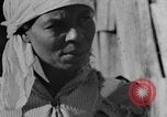 Standbild Afroamerikanische Frau im ländlichen Alabama Calhoun Alabama USA, 1940, aus Sekunde 11 historischem Filmmaterial Videoclip 65675050040