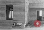 Standbild Wohnungen von Afroamerikanern im ländlichen Süden Calhoun Alabama USA, 1940, aus Sekunde 6 historischem Filmmaterial Videoclip 65675050041