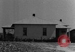 Standbild Wohnungen von Afroamerikanern im ländlichen Süden Calhoun Alabama USA, 1940, aus Sekunde 25 historischem Filmmaterial Videoclip 65675050041