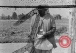 Standbild Afroamerikanische Familie im ländlichen Süden Calhoun Alabama USA, 1940, aus Sekunde 1 historischem Filmmaterial Videoclip 65675050042