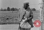 Standbild Afroamerikanische Familie im ländlichen Süden Calhoun Alabama USA, 1940, aus Sekunde 3 historischem Filmmaterial Videoclip 65675050042