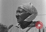 Standbild Afroamerikanische Familie im ländlichen Süden Calhoun Alabama USA, 1940, aus Sekunde 12 historischem Filmmaterial Videoclip 65675050042