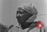 Standbild Afroamerikanische Familie im ländlichen Süden Calhoun Alabama USA, 1940, aus Sekunde 13 historischem Filmmaterial Videoclip 65675050042