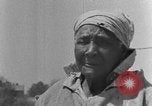 Standbild Afroamerikanische Familie im ländlichen Süden Calhoun Alabama USA, 1940, aus Sekunde 15 historischem Filmmaterial Videoclip 65675050042