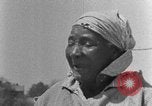 Standbild Afroamerikanische Familie im ländlichen Süden Calhoun Alabama USA, 1940, aus Sekunde 19 historischem Filmmaterial Videoclip 65675050042