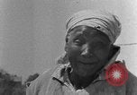 Standbild Afroamerikanische Familie im ländlichen Süden Calhoun Alabama USA, 1940, aus Sekunde 20 historischem Filmmaterial Videoclip 65675050042