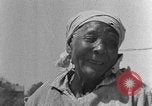 Standbild Afroamerikanische Familie im ländlichen Süden Calhoun Alabama USA, 1940, aus Sekunde 23 historischem Filmmaterial Videoclip 65675050042