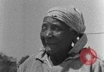 Standbild Afroamerikanische Familie im ländlichen Süden Calhoun Alabama USA, 1940, aus Sekunde 24 historischem Filmmaterial Videoclip 65675050042