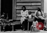 Standbild Afroamerikanische Familie im ländlichen Süden Calhoun Alabama USA, 1940, aus Sekunde 27 historischem Filmmaterial Videoclip 65675050042